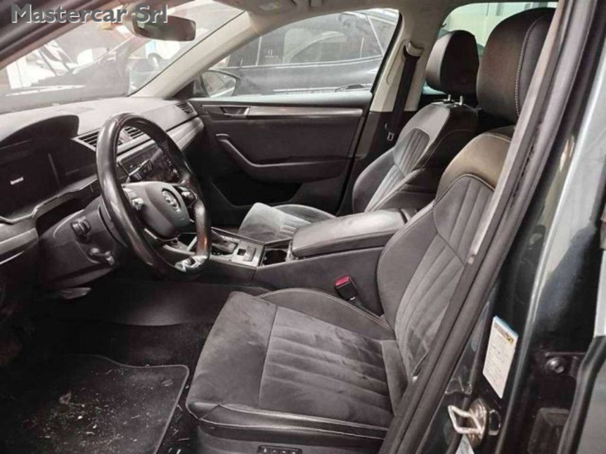 Skoda Superb Station Wagon 2.0 TDI EVO 122 CV SCR DSG Wagon Style (3)