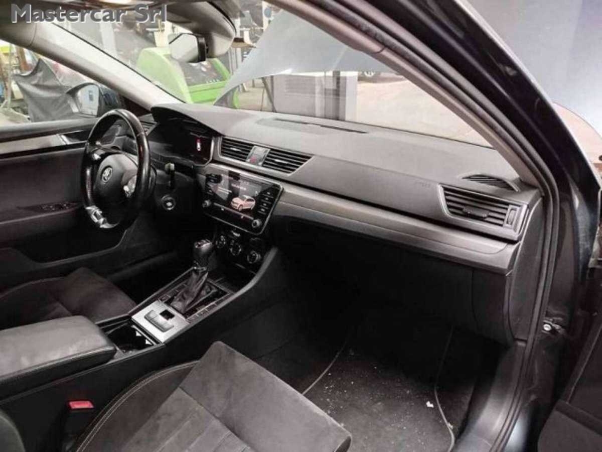 Skoda Superb Station Wagon 2.0 TDI EVO 122 CV SCR DSG Wagon Style (6)