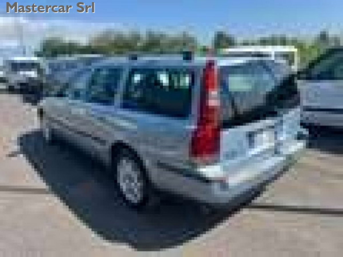 Volvo V70 2.4 D5 20V cat Optima (7)