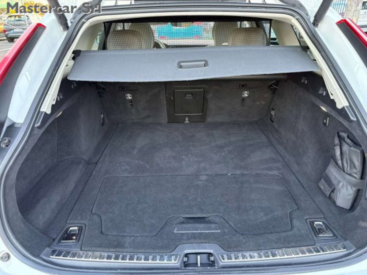 Volvo V90 Cross Country D5 AWD Geartronic Pro (14)