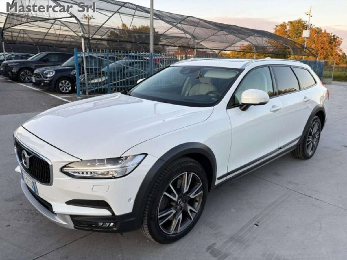 Volvo V90 Cross Country D5 AWD Geartronic Pro (2)