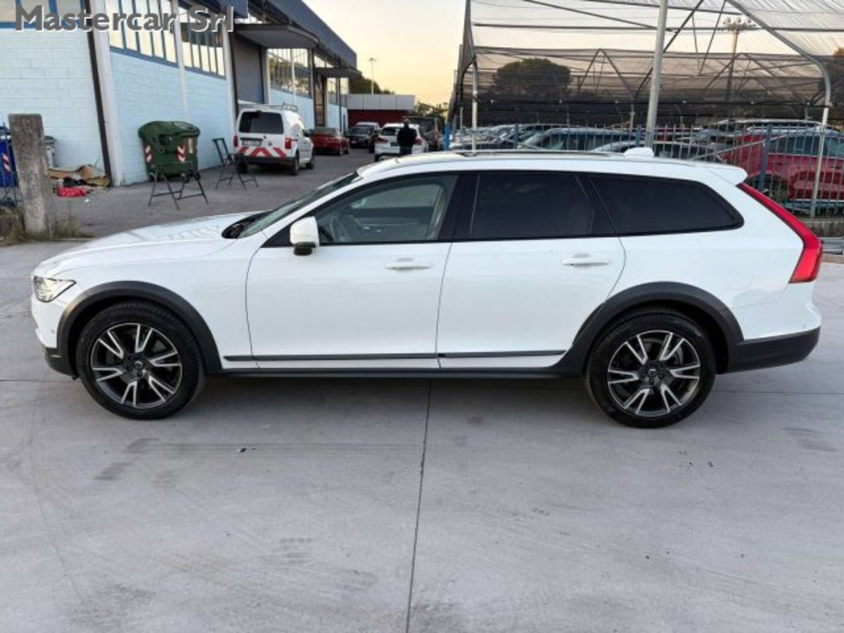 Volvo V90 Cross Country D5 AWD Geartronic Pro (3)