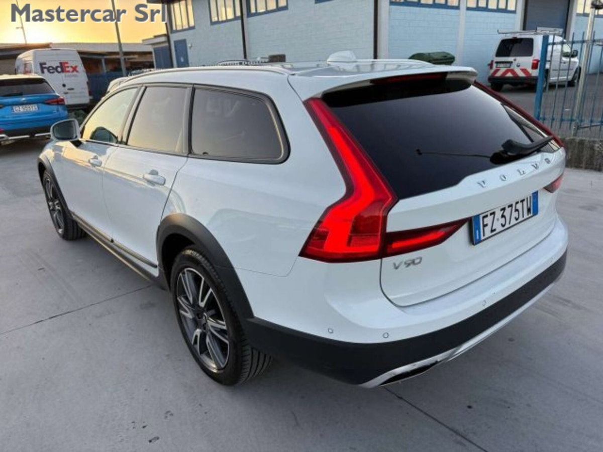 Volvo V90 Cross Country D5 AWD Geartronic Pro (4)