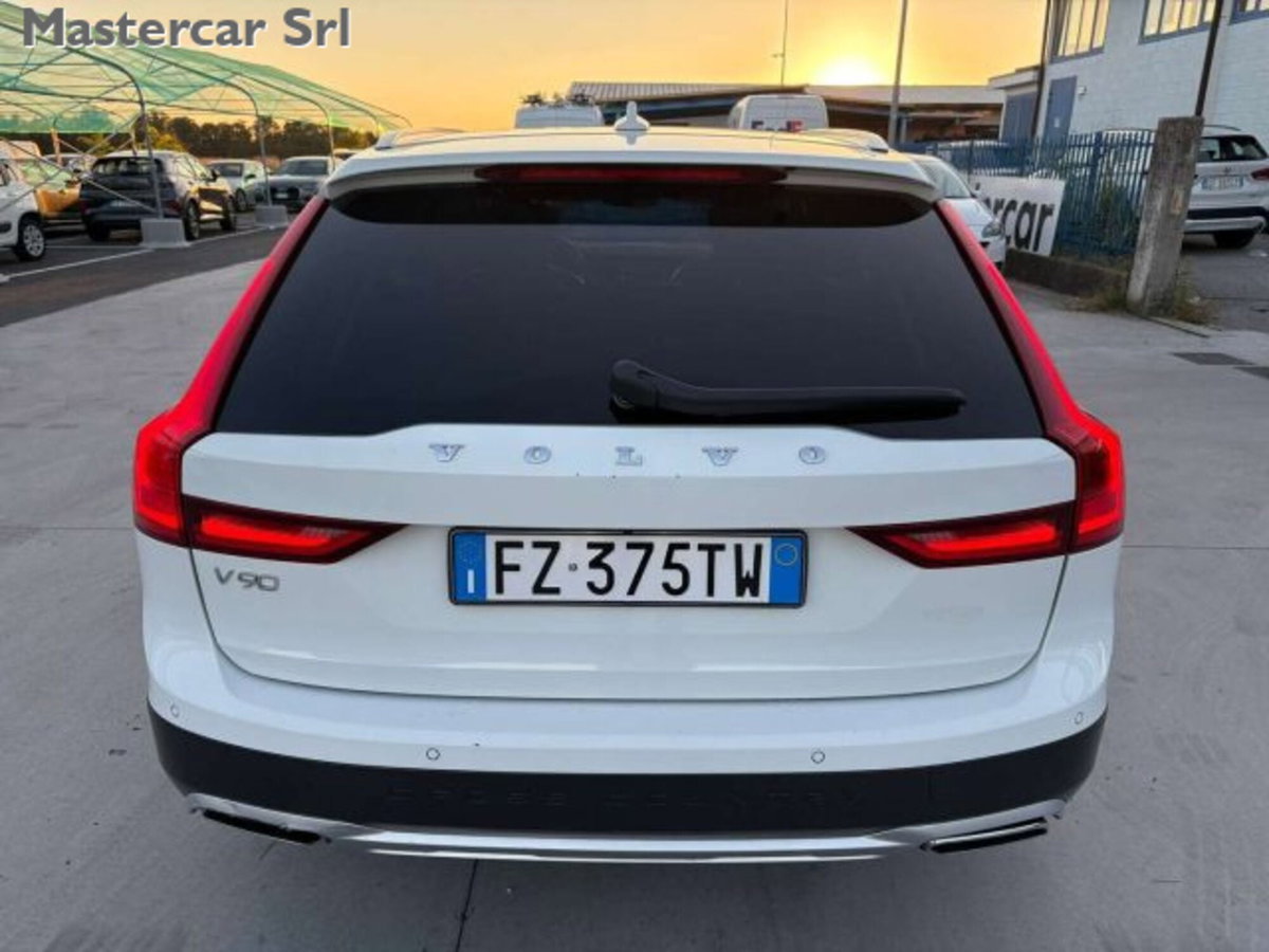 Volvo V90 Cross Country D5 AWD Geartronic Pro (5)