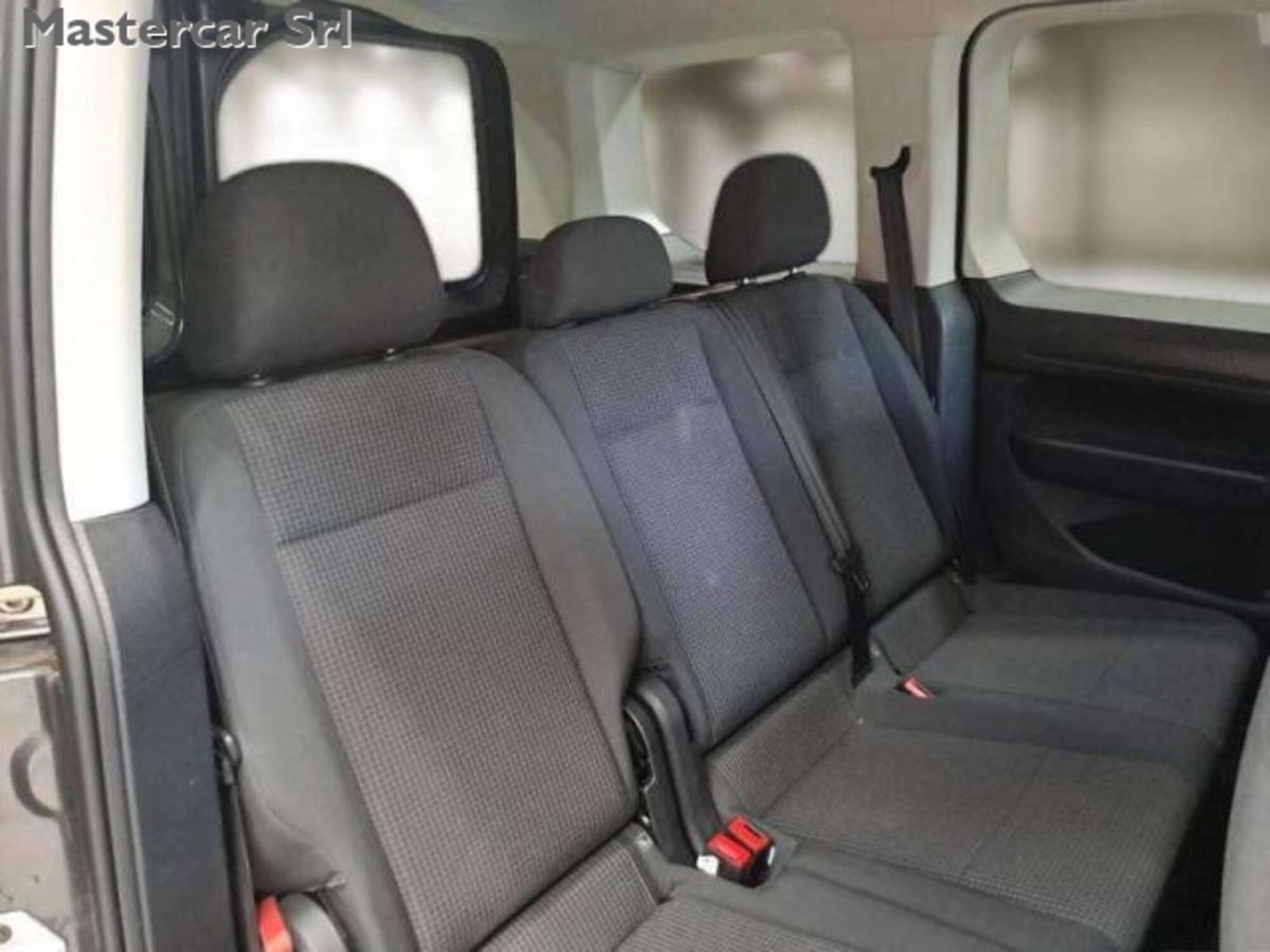 Volkswagen Caddy 2.0 TDI 102 CV (8)