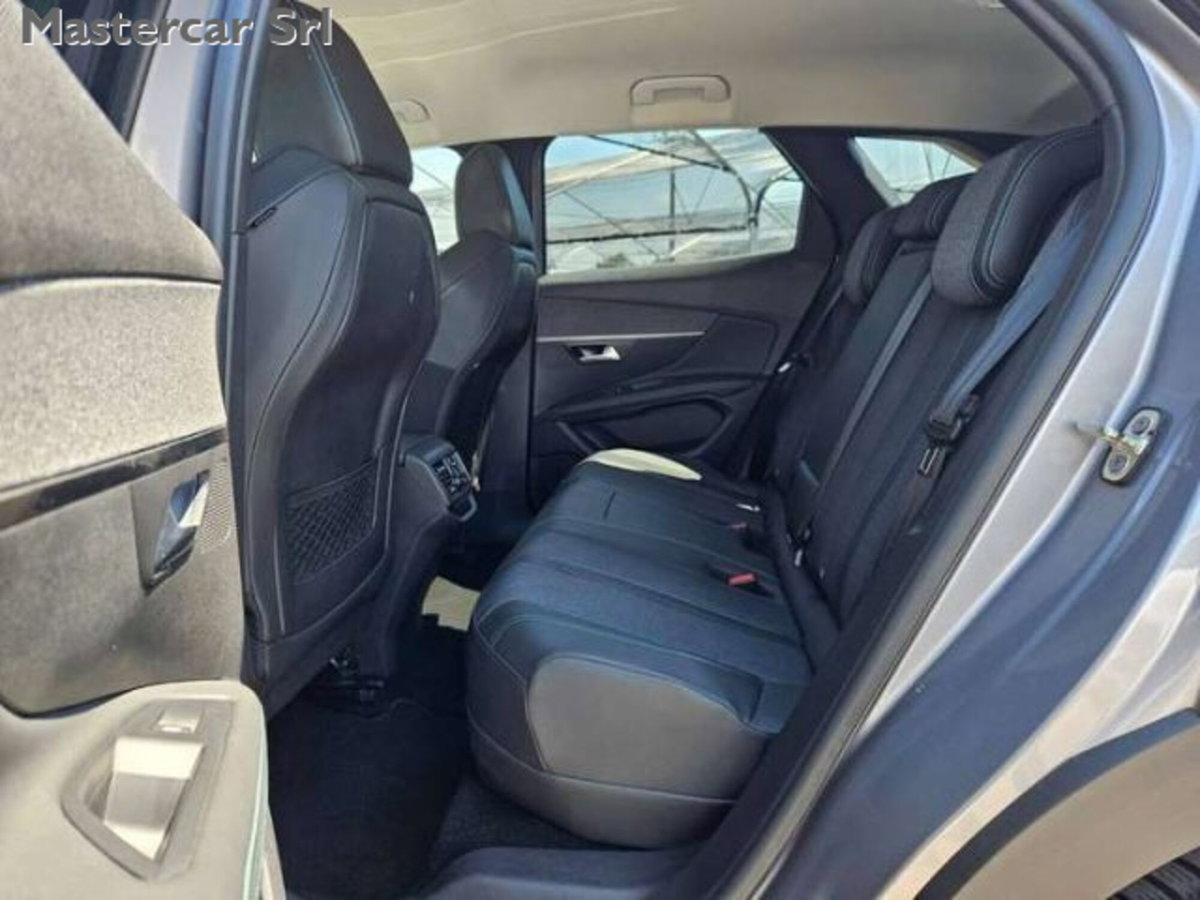 Peugeot 3008 PureTech Turbo 180 S&S EAT8 Allure (11)