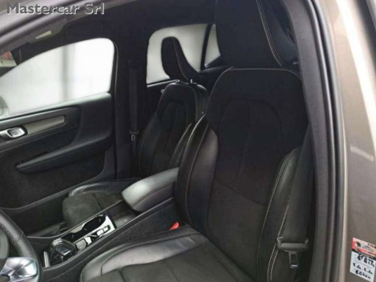 Volvo XC40 T5 Recharge Plug-in Hybrid R-design (4)