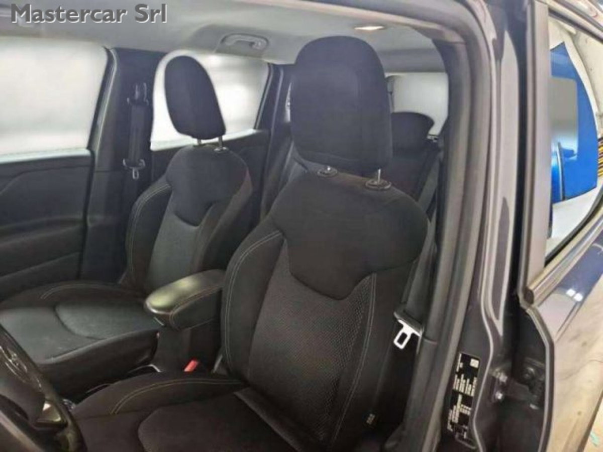 Jeep Renegade 1.3 T4 190CV PHEV 4xe AT6 Business Plus (12)