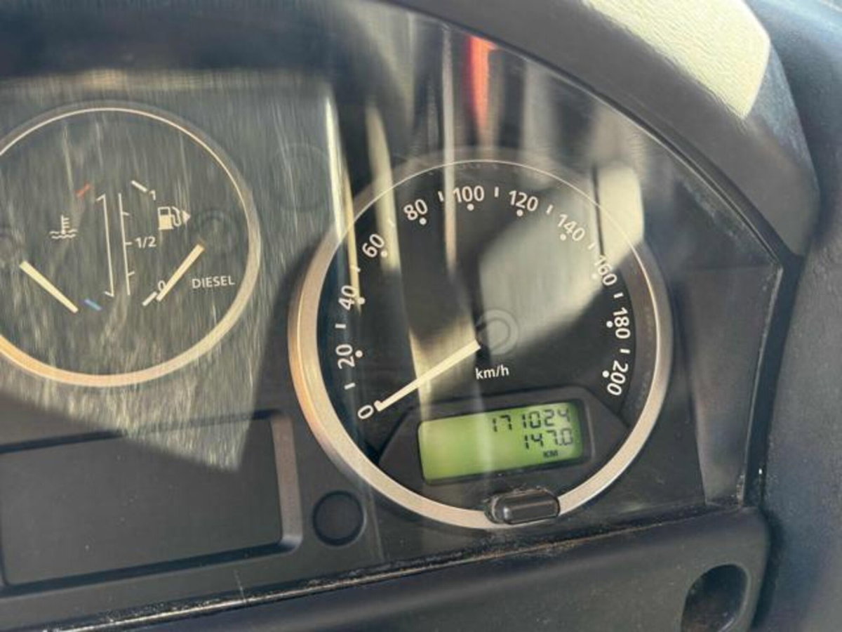 Land Rover Defender 90 2.4 TD4 Station Wagon S (3)