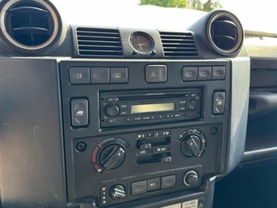 Land Rover Defender 90 2.4 TD4 Station Wagon S (4)