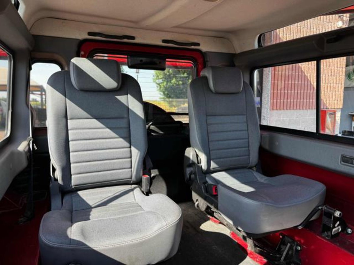Land Rover Defender 90 2.4 TD4 Station Wagon S (5)