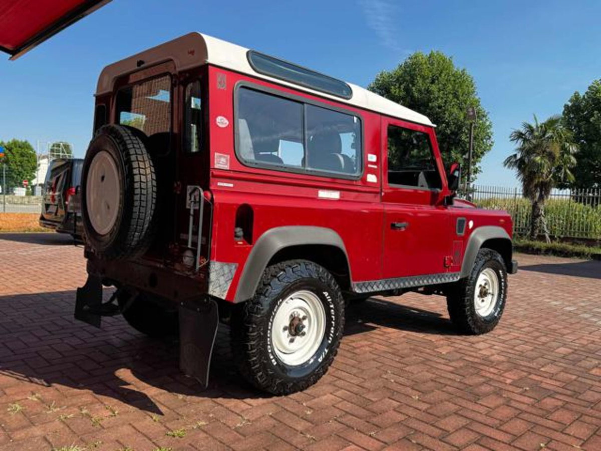 Land Rover Defender 90 2.4 TD4 Station Wagon S (6)