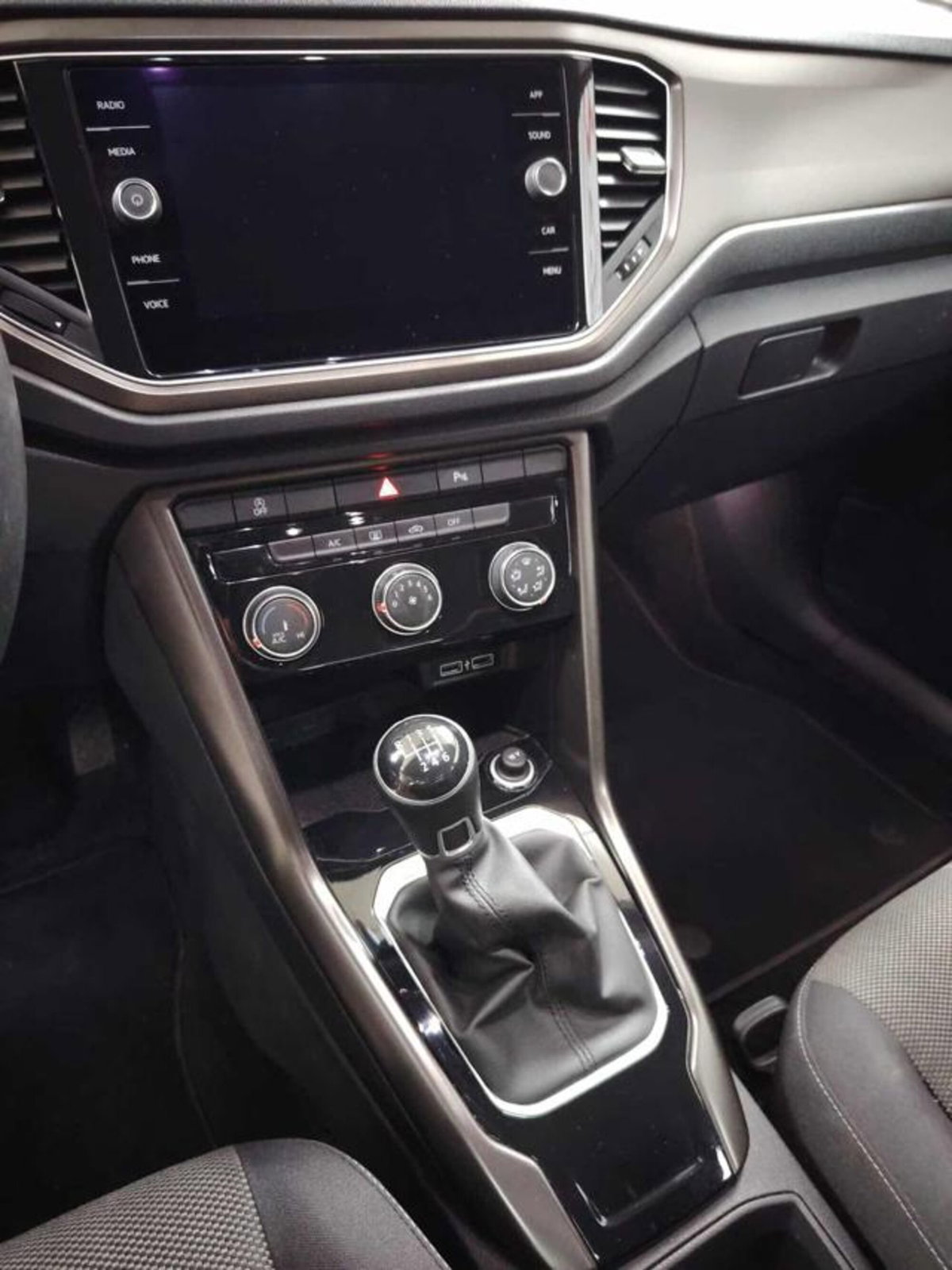 Volkswagen T-Roc 1.0 tsi Style 115cv (4)