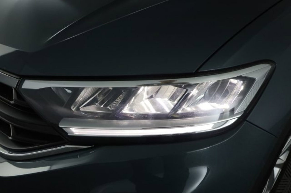 Volkswagen T-Roc 1.5 tsi Life dsg (9)