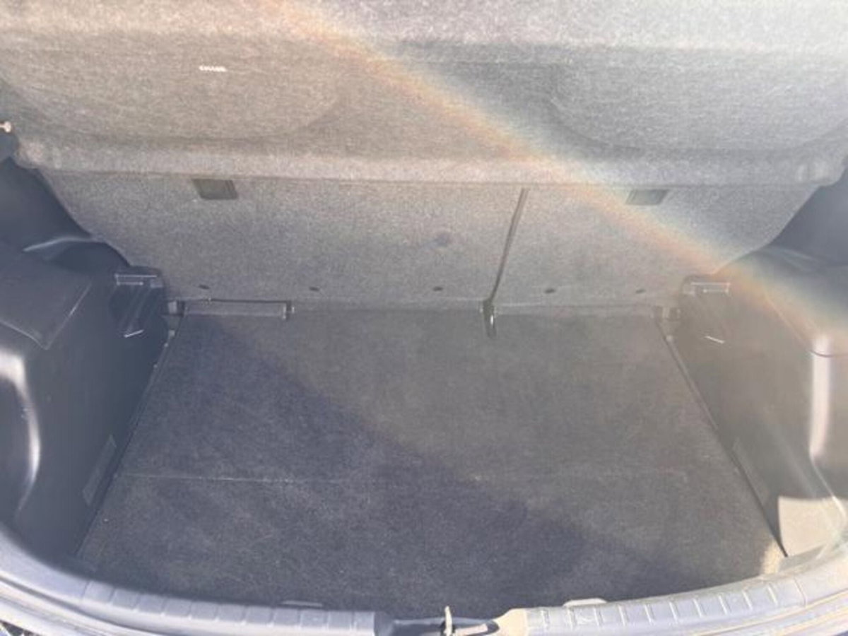 Toyota Yaris 1.0 5 porte Lounge (8)