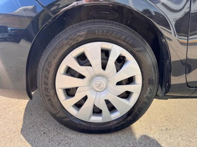 Toyota Yaris 1.0 5 porte Lounge (9)