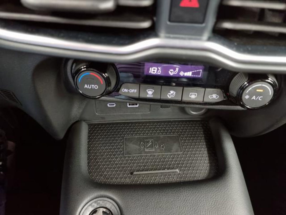Nissan Juke 1.0 dig-t N-Connecta 114cv (13)
