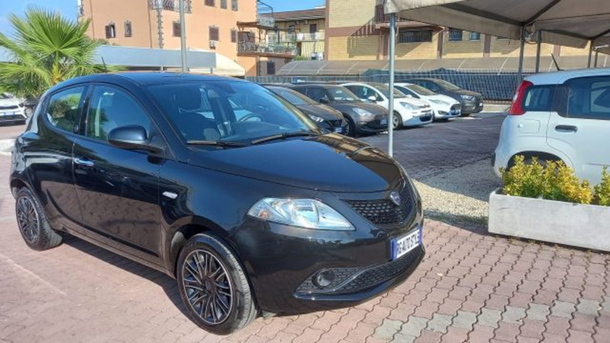 Lancia Ypsilon 1.0 FireFly 5 porte S&S Hybrid Ecochic A. Ferretti