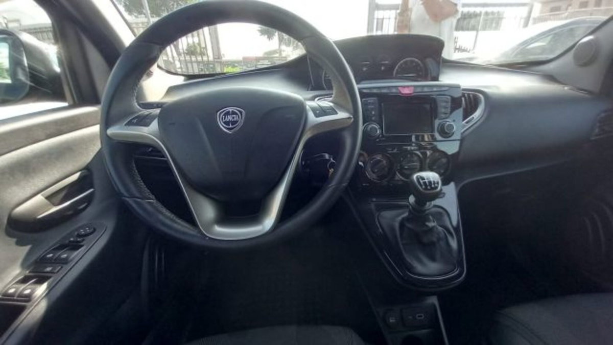 Lancia Ypsilon 1.0 FireFly 5 porte S&S Hybrid Ecochic A. Ferretti (10)