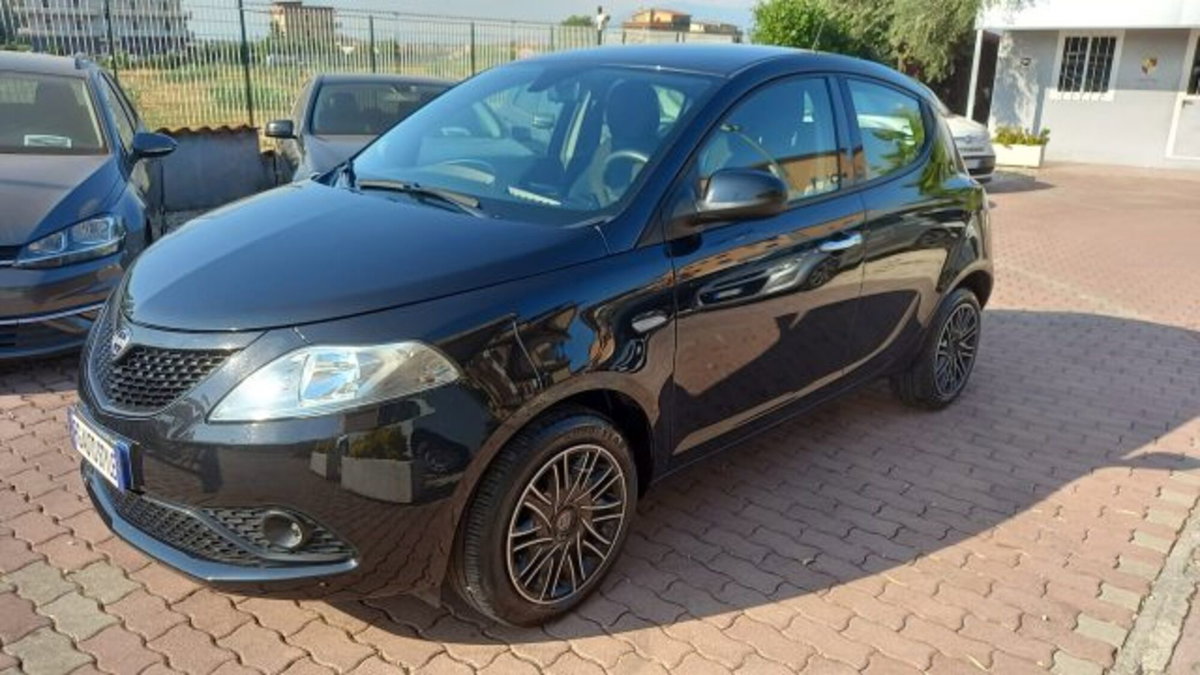 Lancia Ypsilon 1.0 FireFly 5 porte S&S Hybrid Ecochic A. Ferretti (3)