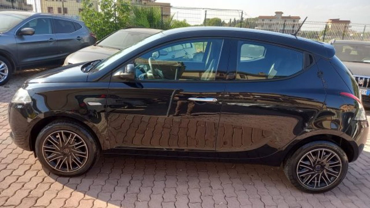 Lancia Ypsilon 1.0 FireFly 5 porte S&S Hybrid Ecochic A. Ferretti (4)