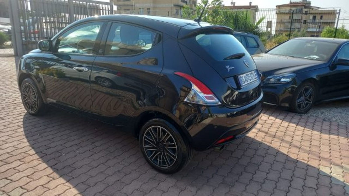 Lancia Ypsilon 1.0 FireFly 5 porte S&S Hybrid Ecochic A. Ferretti (5)