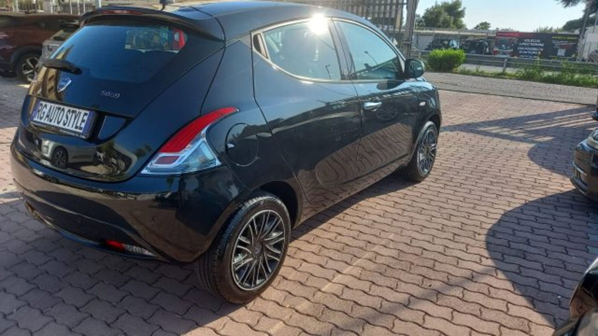 Lancia Ypsilon 1.0 FireFly 5 porte S&S Hybrid Ecochic A. Ferretti (7)