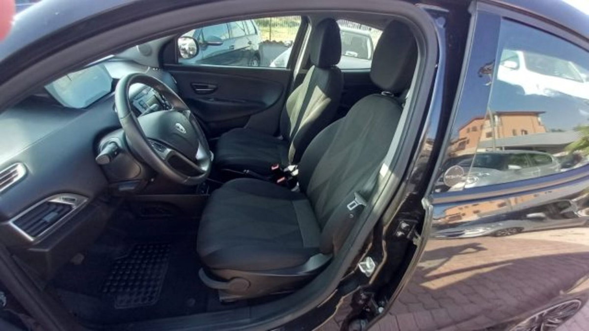 Lancia Ypsilon 1.0 FireFly 5 porte S&S Hybrid Ecochic A. Ferretti (9)