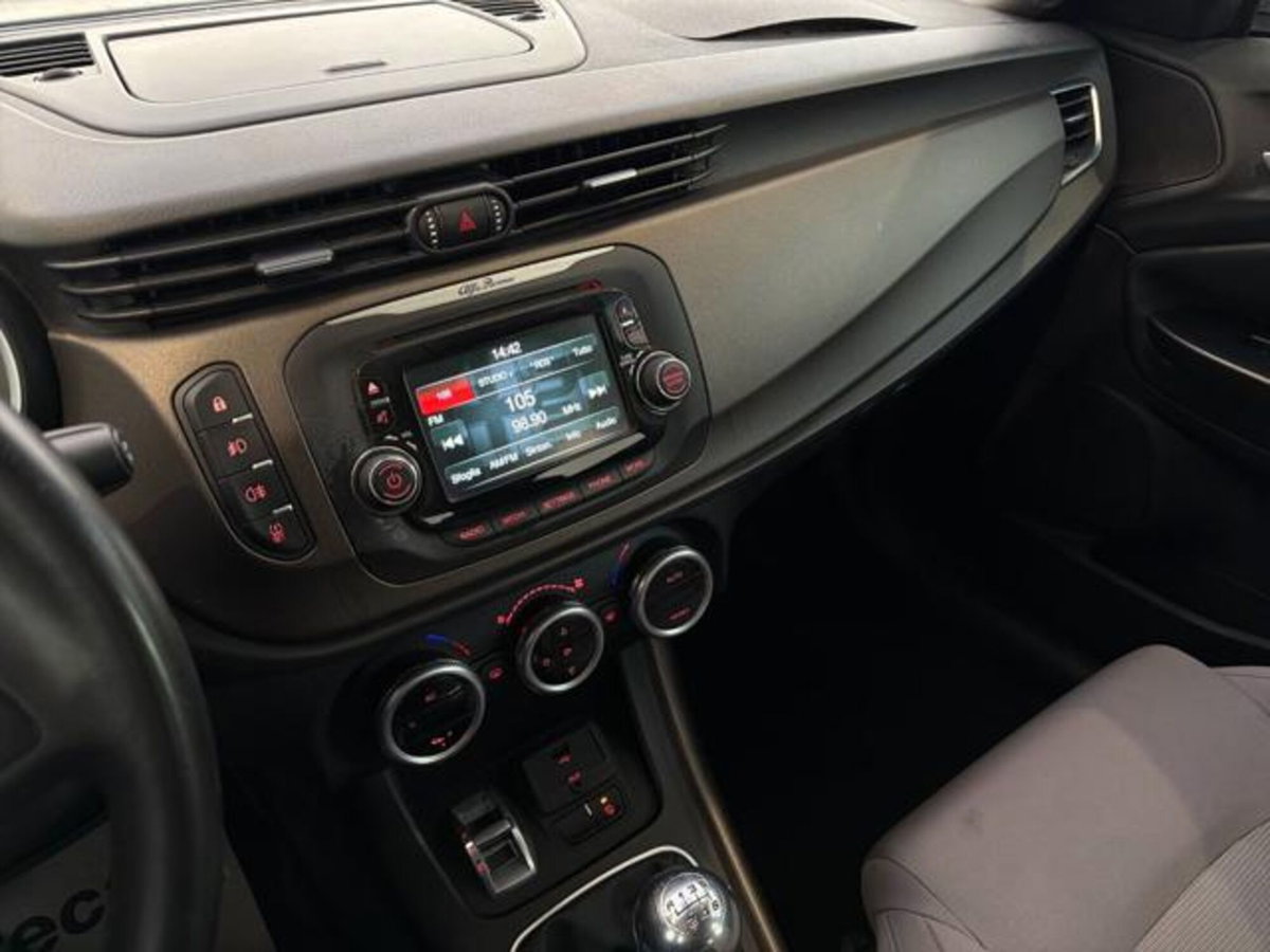 Alfa Romeo Giulietta 1.6 JTDm-2 Giulietta (10)