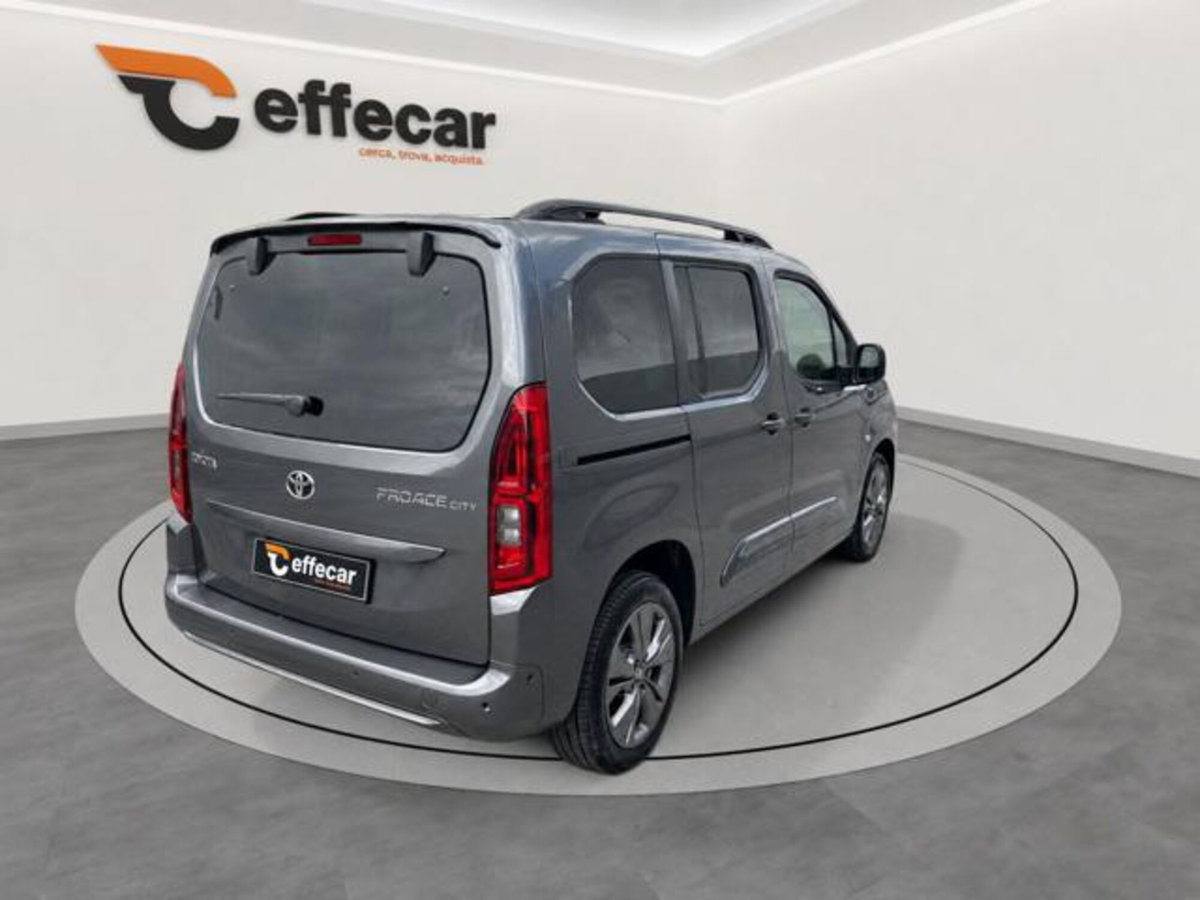 Toyota Proace City Verso City Verso 1.5D 130 CV S&S Long D Luxury (6)