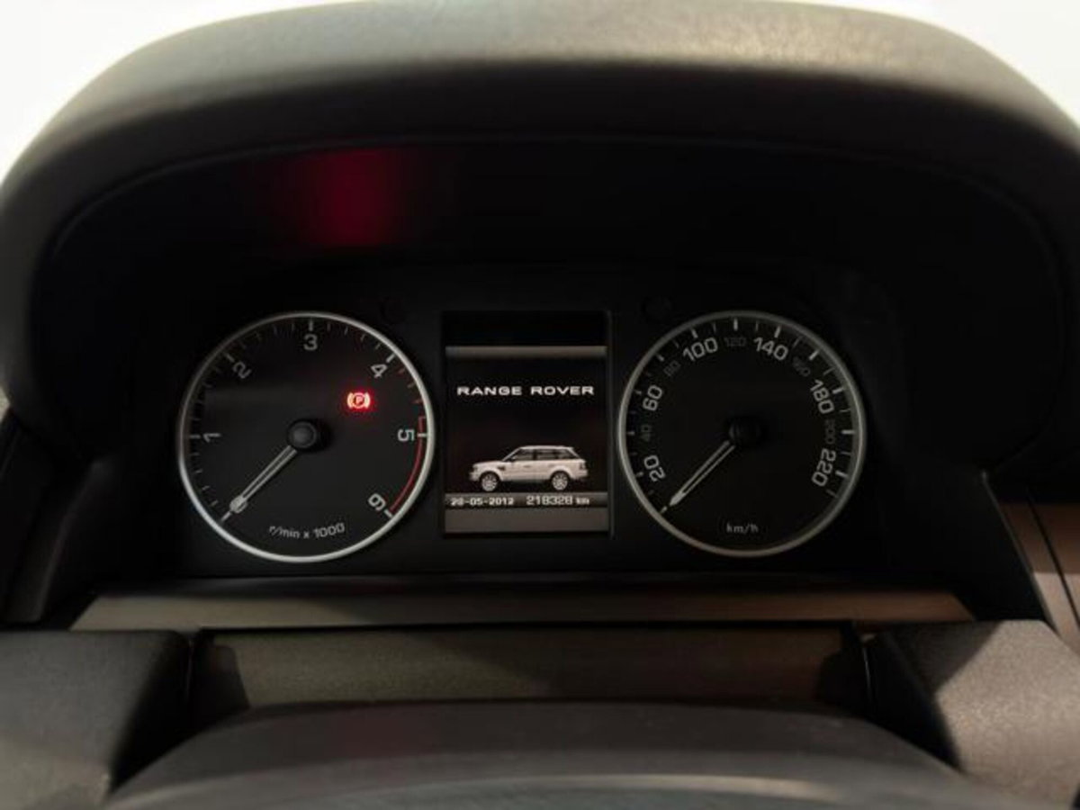Land Rover Range Rover Sport 3.0 SDV6 HSE (9)