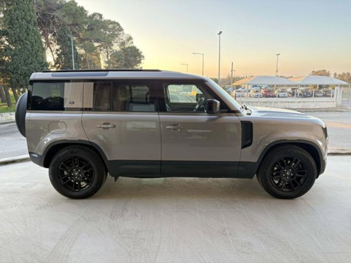 Land Rover Defender 110 3.0d i6 mhev X-Dynamic SE awd 200cv auto (4)