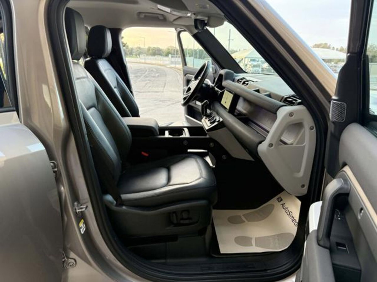 Land Rover Defender 110 3.0d i6 mhev X-Dynamic SE awd 200cv auto (9)