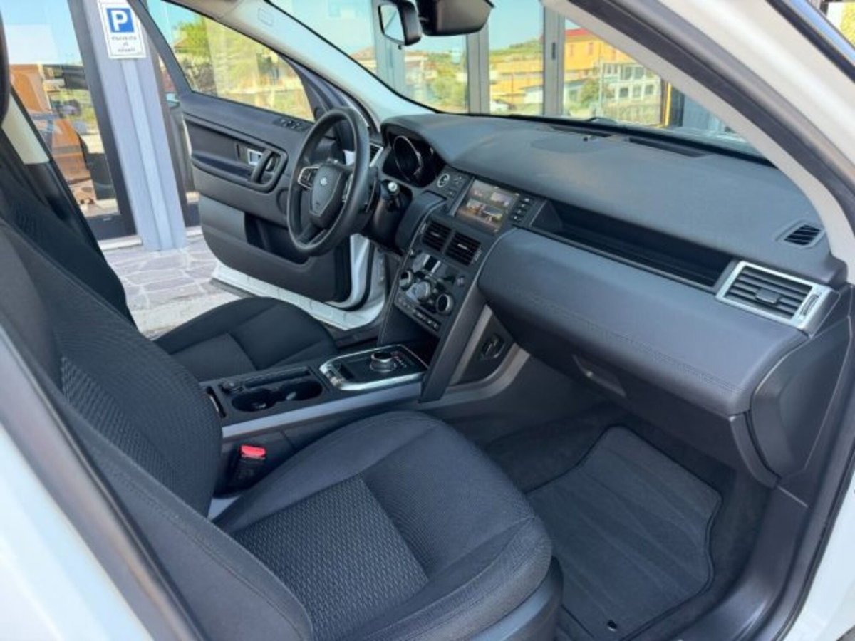 Land Rover Discovery Sport 2.0 TD4 150 CV Pure (12)