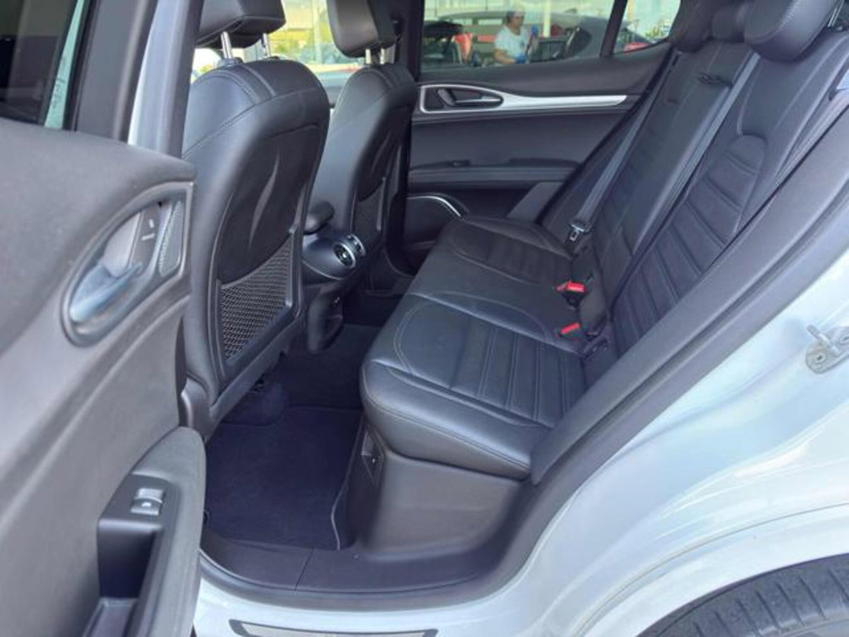 Alfa Romeo Stelvio Stelvio 2.2 Turbodiesel 210 CV AT8 Q4 Veloce Tì (16)
