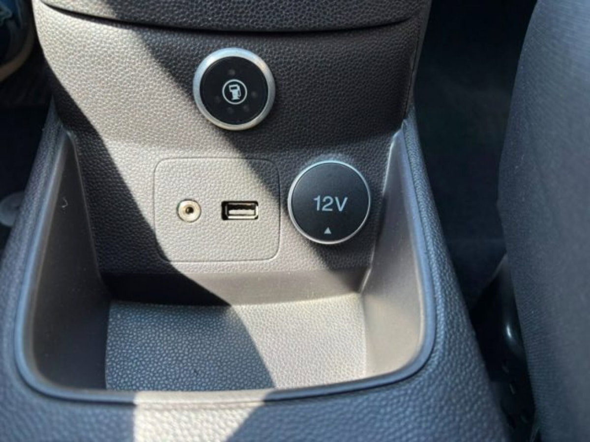 Ford Fiesta 1.4 5 porte Bz.- GPL Titanium (11)
