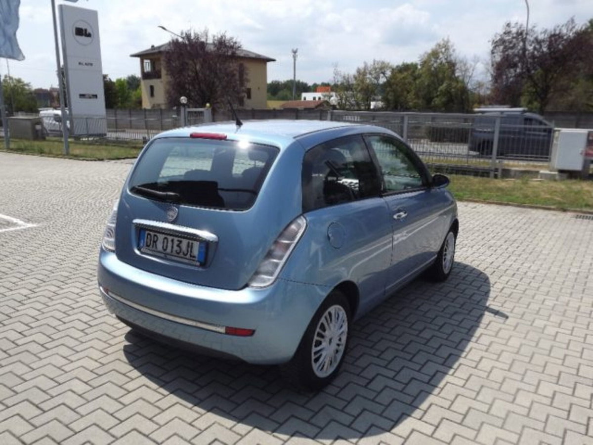 Lancia Ypsilon 1.2 Argento (10)