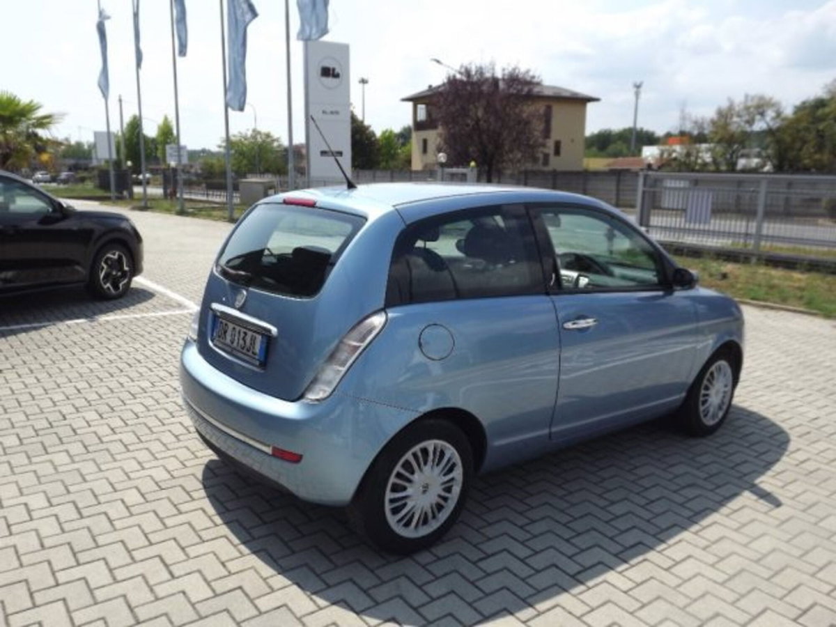 Lancia Ypsilon 1.2 Argento (11)