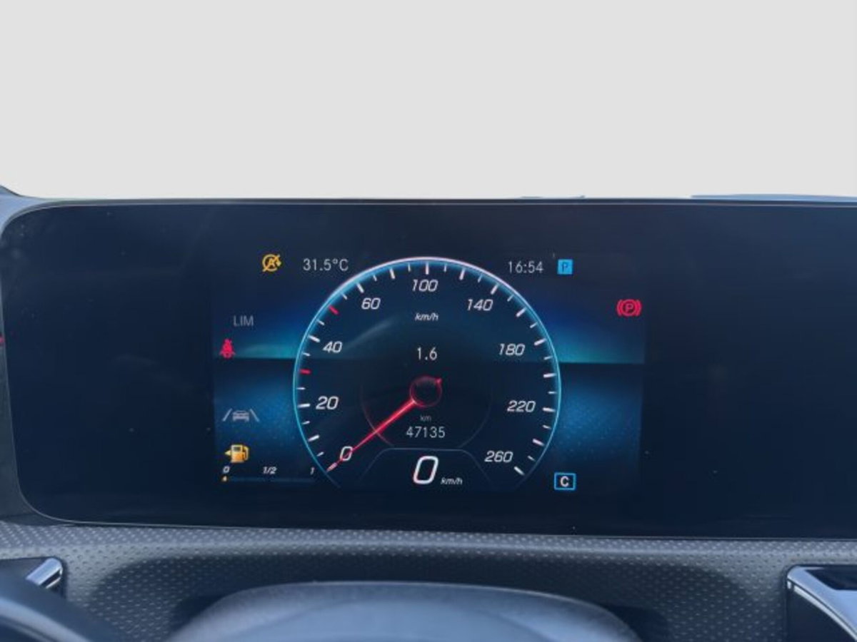Mercedes-Benz Classe A 180 d Premium (14)