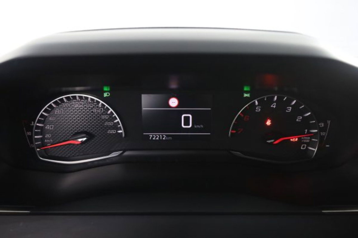 Peugeot 2008 PureTech 100 S&S Allure (7)