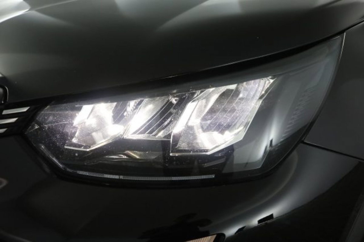 Peugeot 2008 PureTech 100 S&S Allure (9)