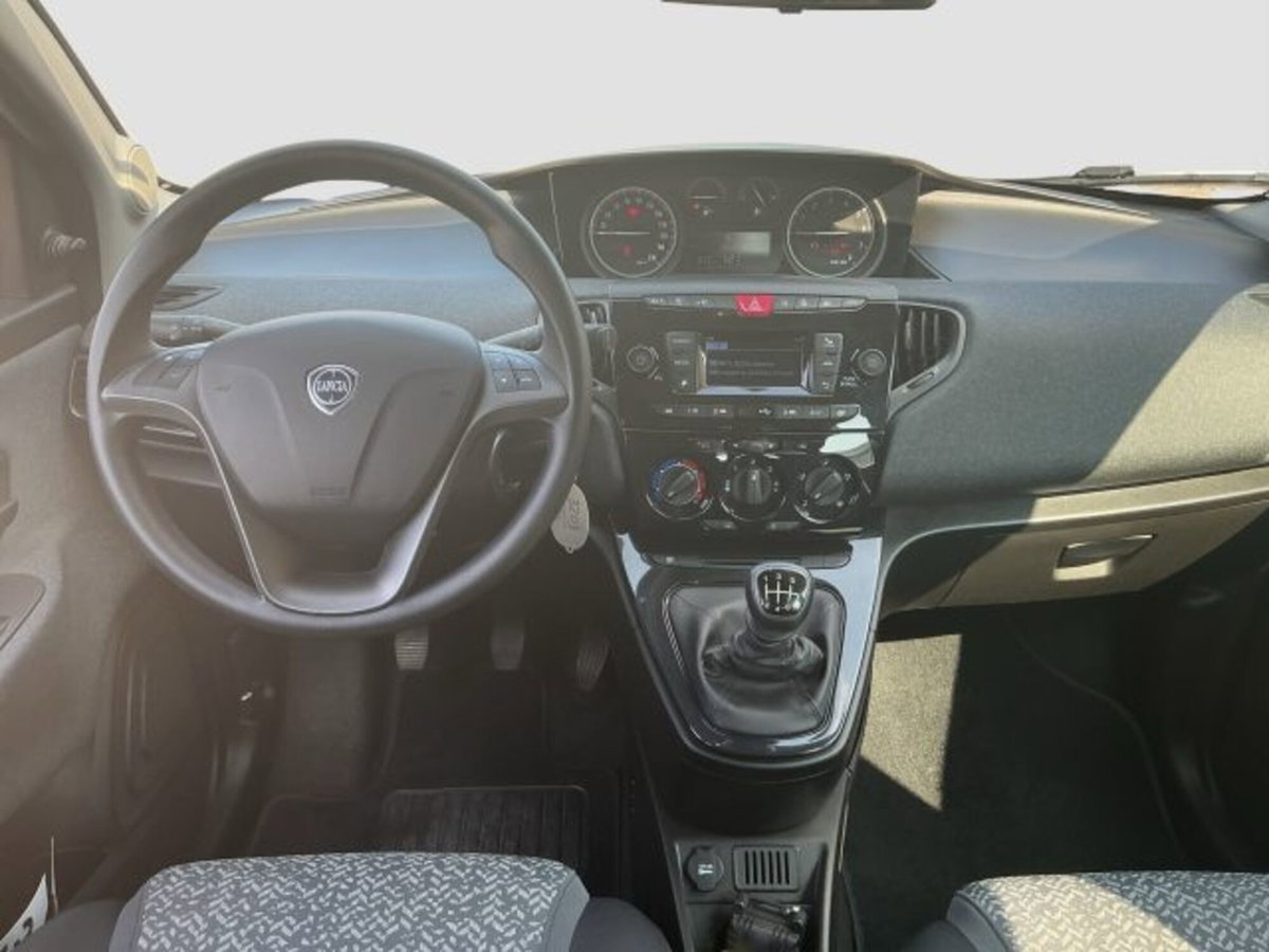 Lancia Ypsilon 1.0 FireFly 5 porte S&S Hybrid Ecochic A. Ferretti (11)