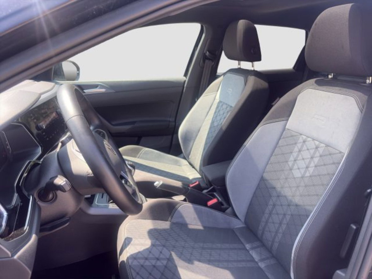 Volkswagen Taigo 1.0 tsi R-Line 115cv (9)