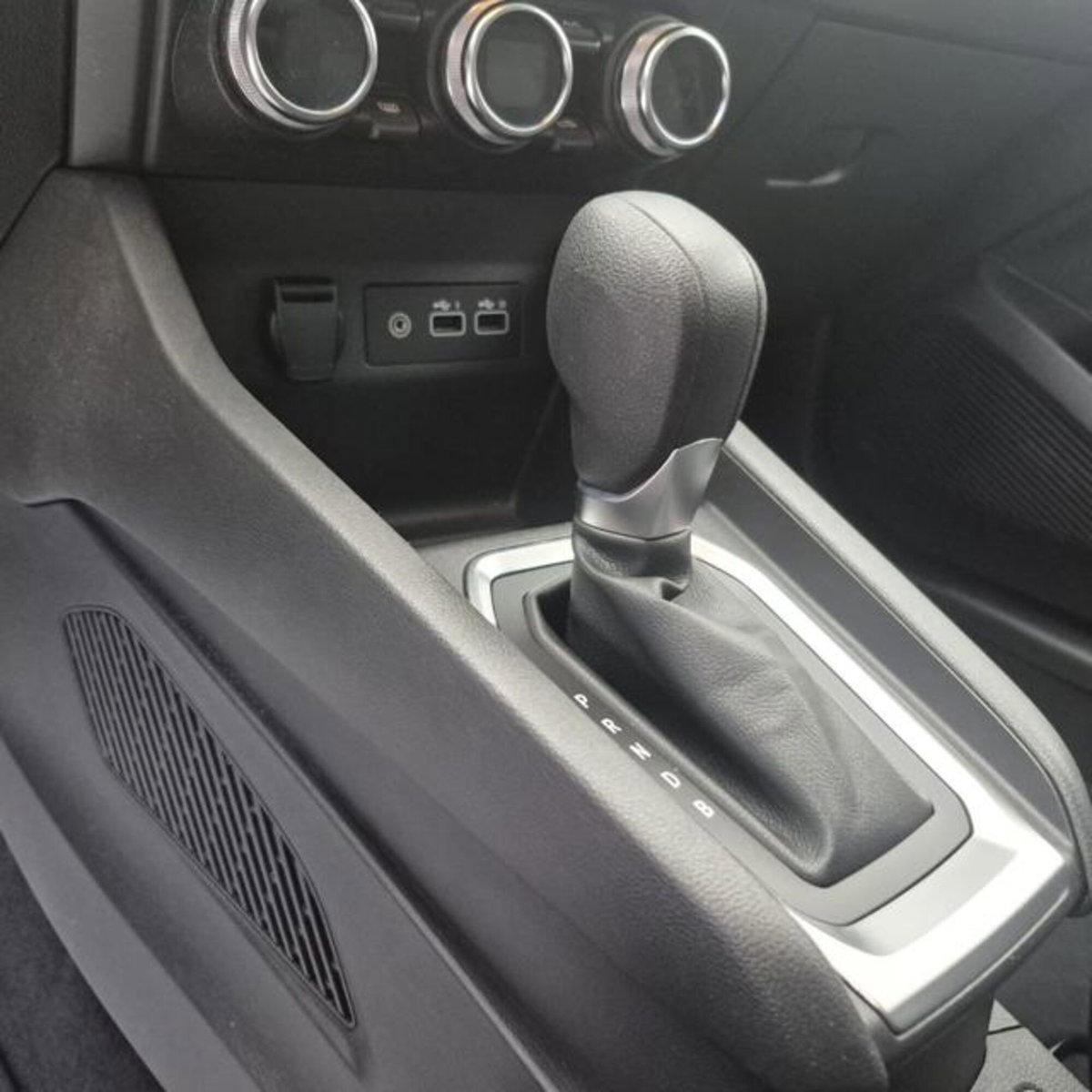 Renault Clio Full Hybrid E-Tech 145 CV 5 porte Equilibre (12)