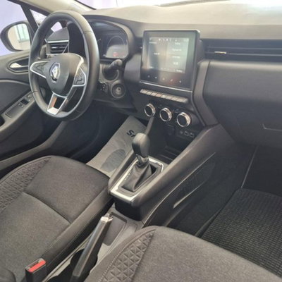 Renault Clio Full Hybrid E-Tech 145 CV 5 porte Equilibre (8)