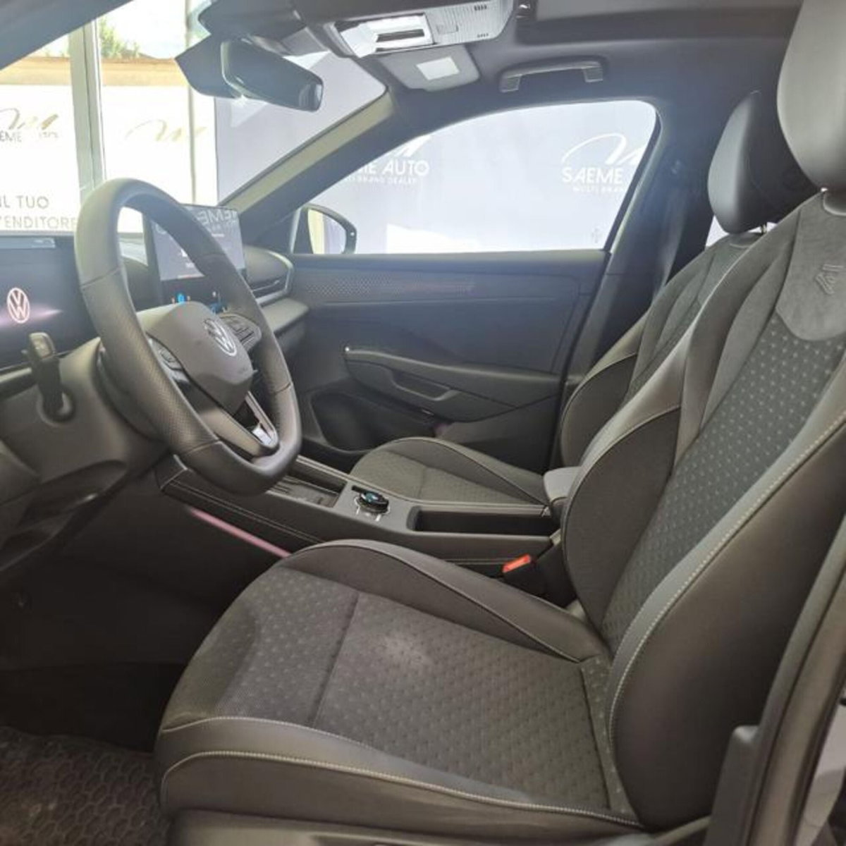 Volkswagen T-Roc 1.5 etsi R-Line 150cv dsg (2)