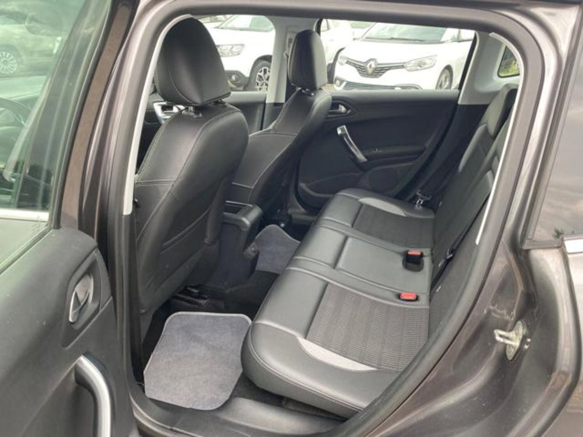 Peugeot 2008 VTi 82CV Allure (6)