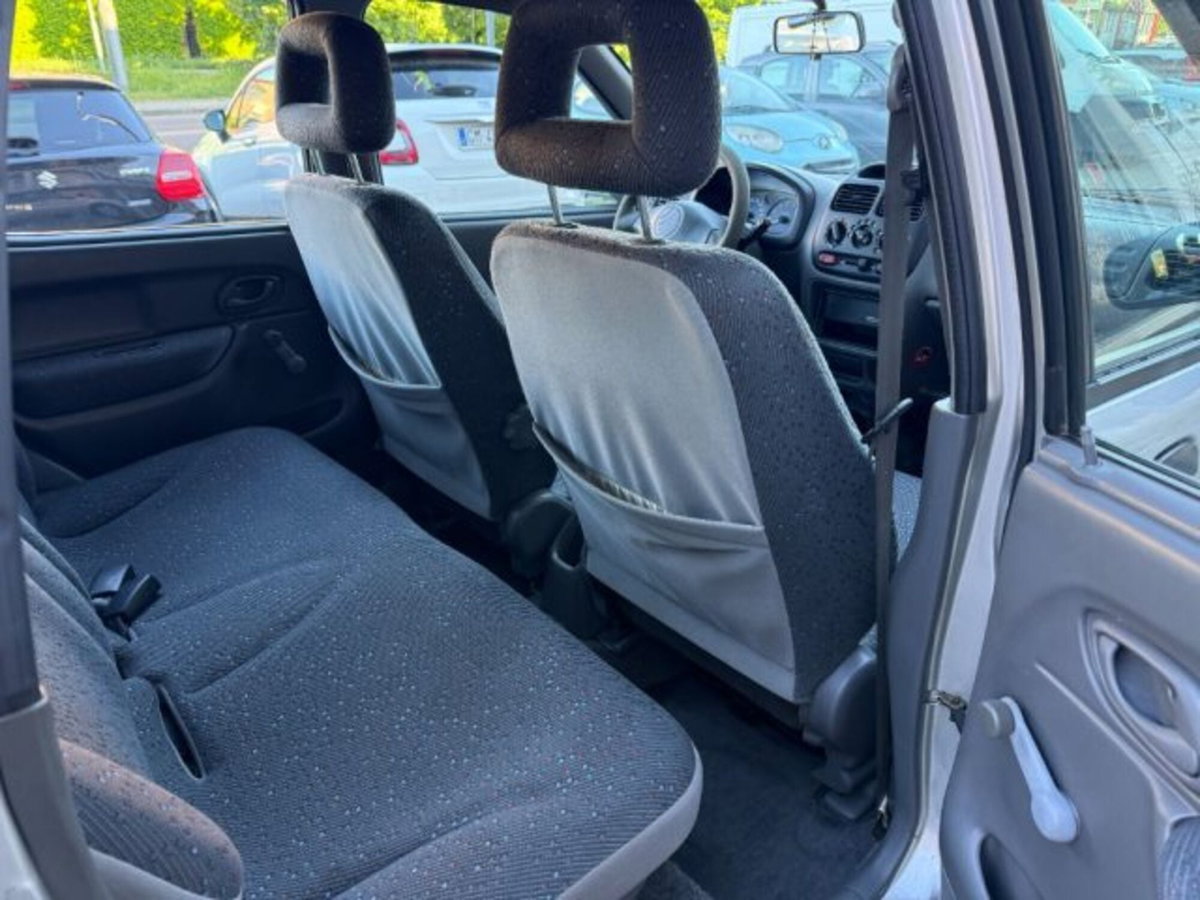 Suzuki Ignis 1.3i 16V cat 4WD GL (13)
