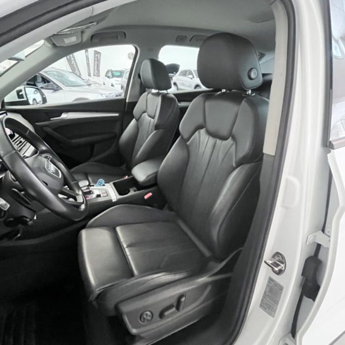 Audi Q5 40 TDI quattro S tronic Business (14)