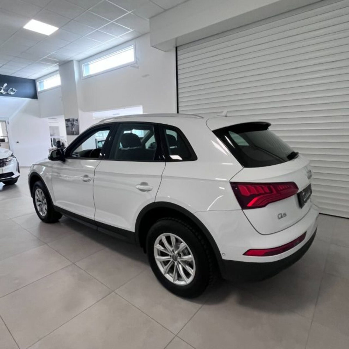 Audi Q5 40 TDI quattro S tronic Business (5)